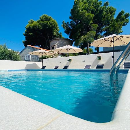 Sea-Views Brazza Apartments With Private Pool Milna  Eksteriør bilde