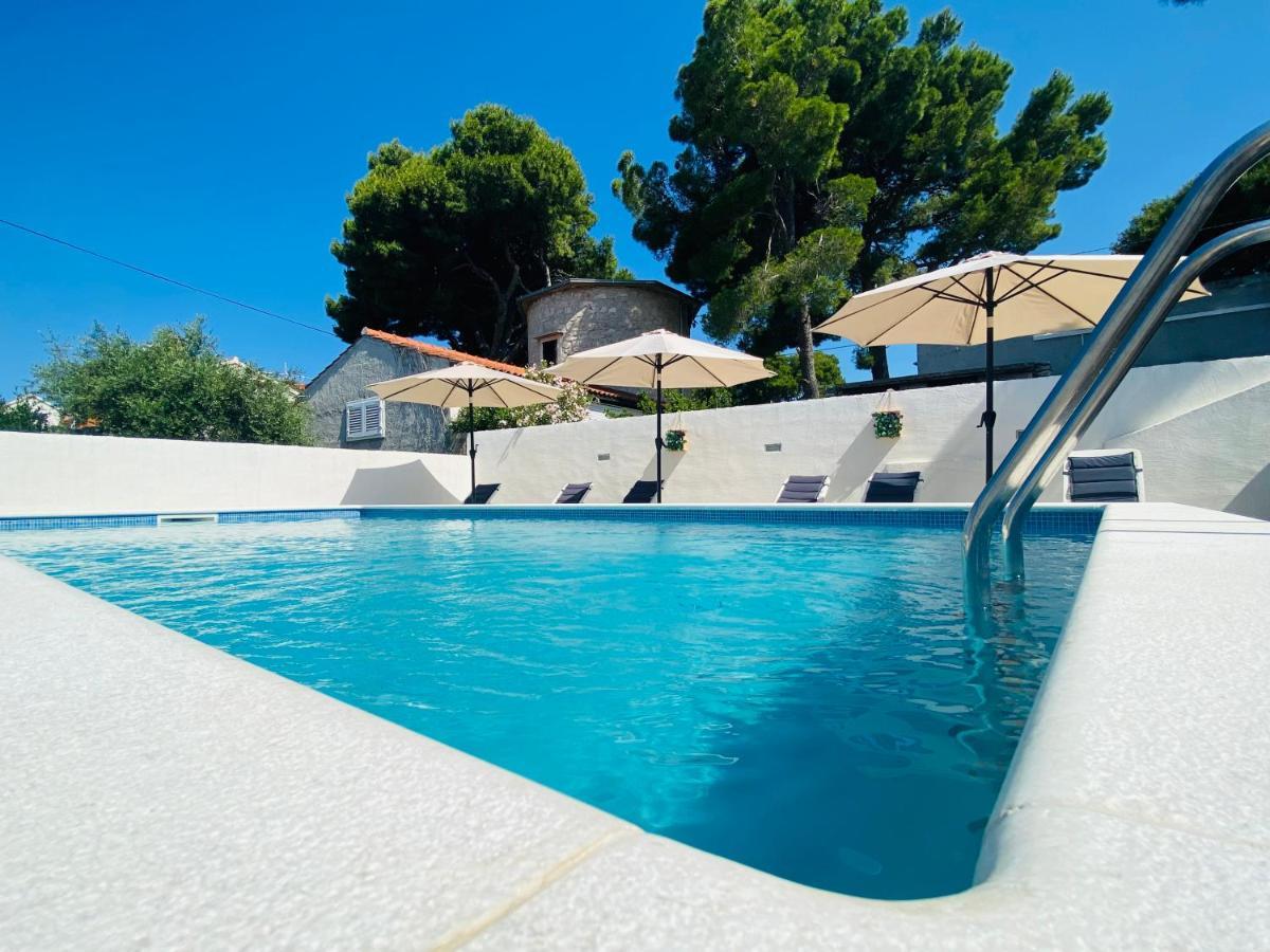 Sea-Views Brazza Apartments With Private Pool Milna  Eksteriør bilde