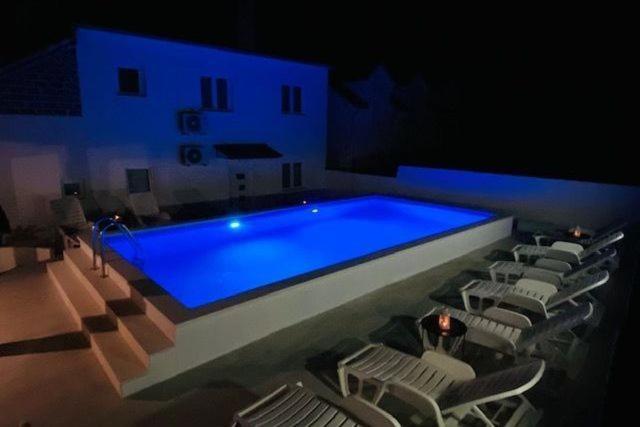 Sea-Views Brazza Apartments With Private Pool Milna  Eksteriør bilde