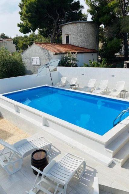 Sea-Views Brazza Apartments With Private Pool Milna  Eksteriør bilde