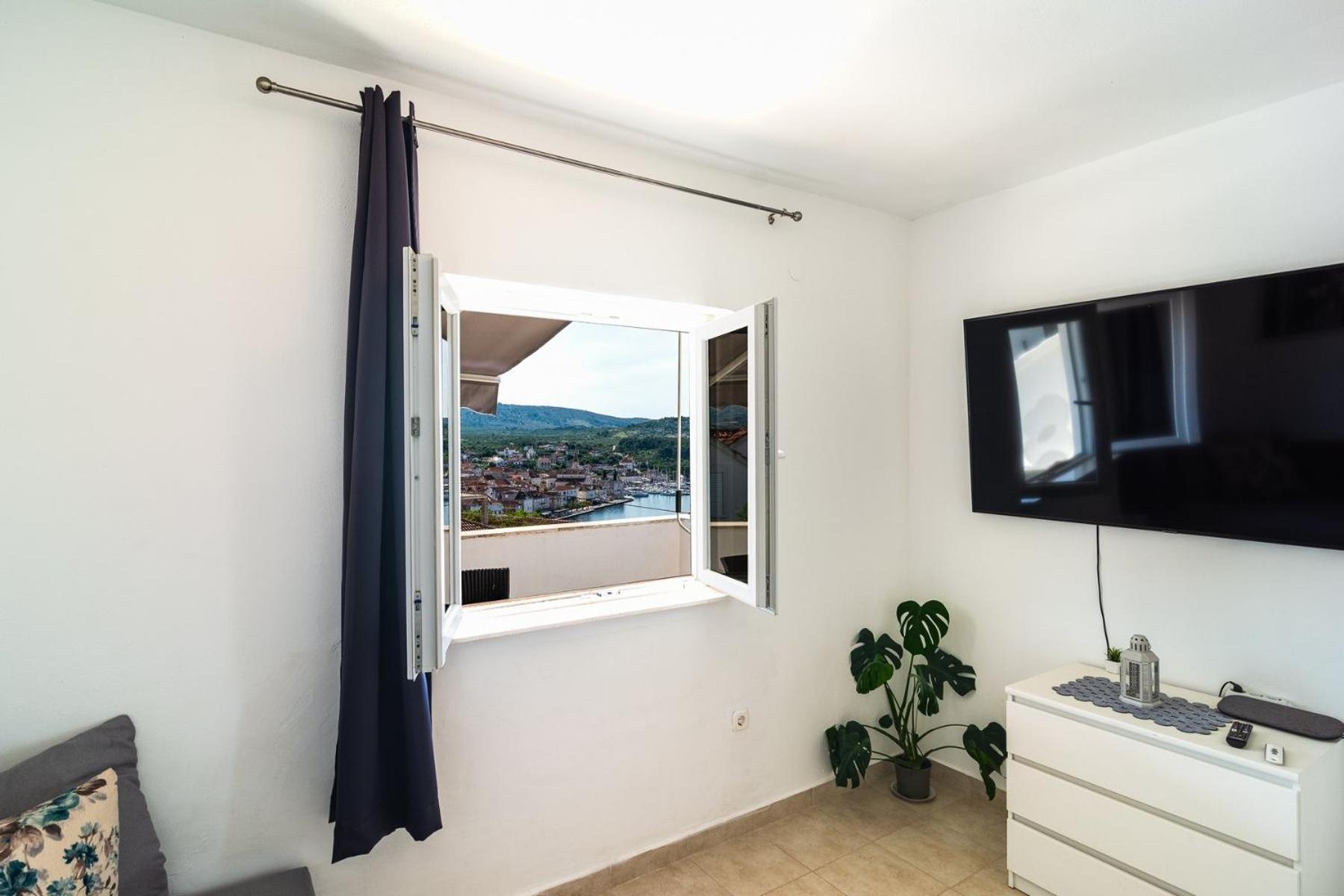 Sea-Views Brazza Apartments With Private Pool Milna  Eksteriør bilde
