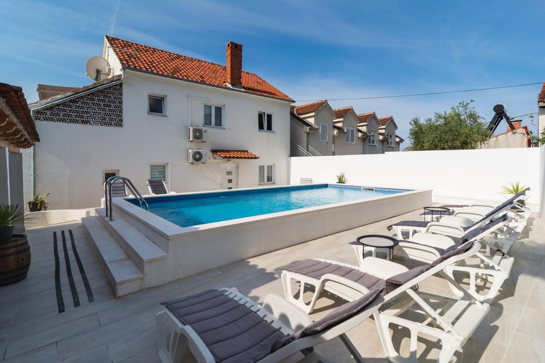 Sea-Views Brazza Apartments With Private Pool Milna  Eksteriør bilde
