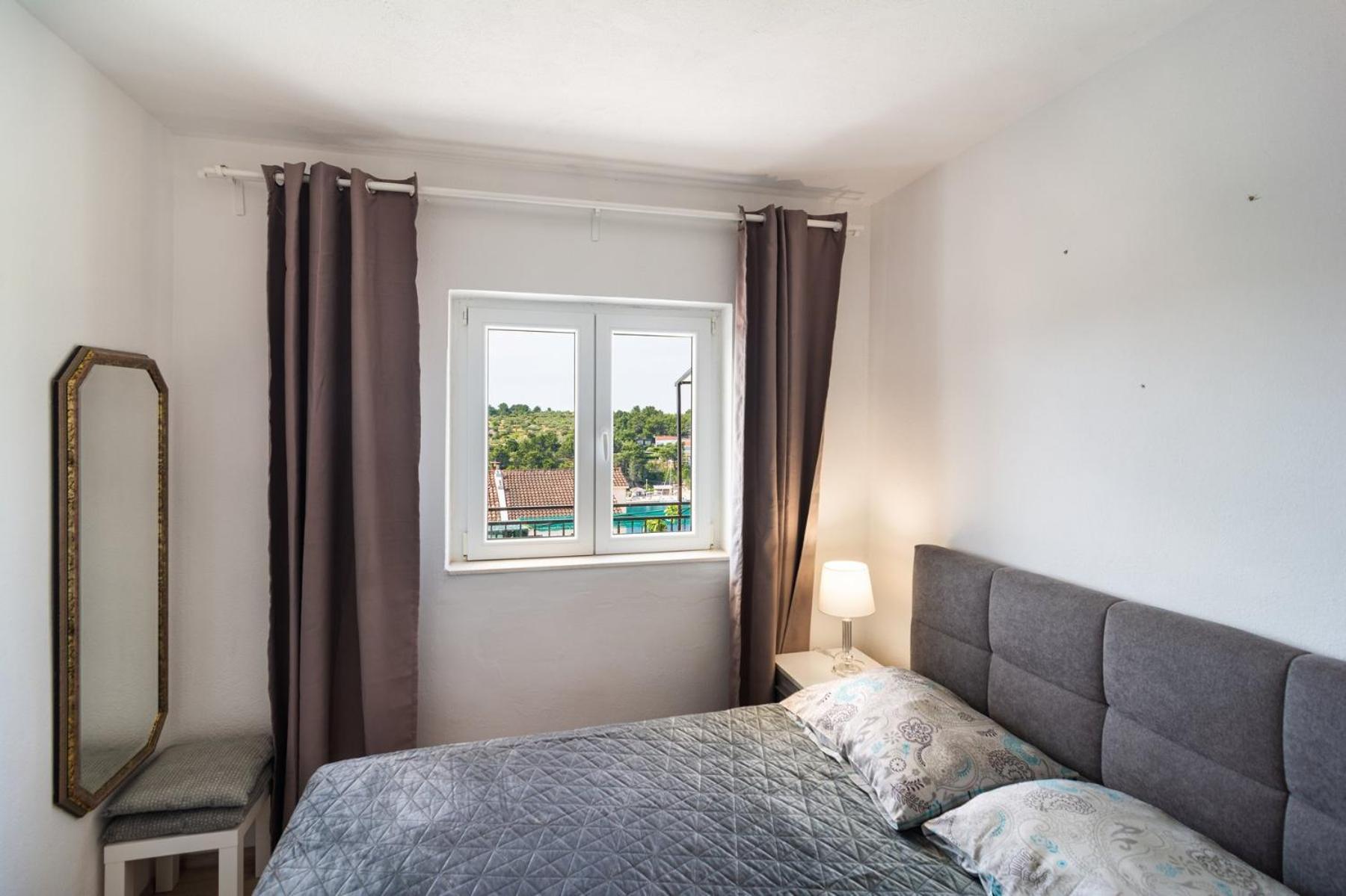 Sea-Views Brazza Apartments With Private Pool Milna  Eksteriør bilde
